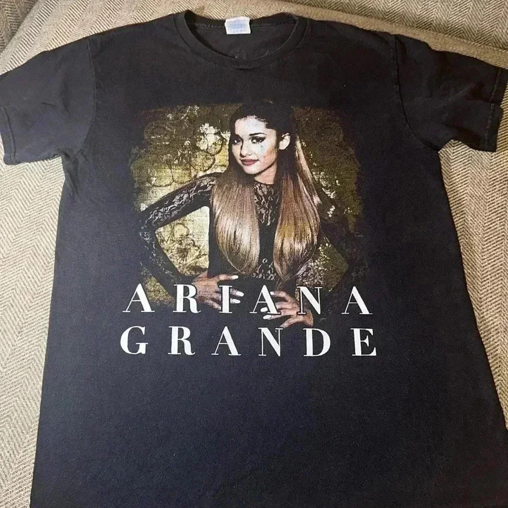 2015 Ariana Grande concert tshirt short sleeve the honeymoon tour delta blk S